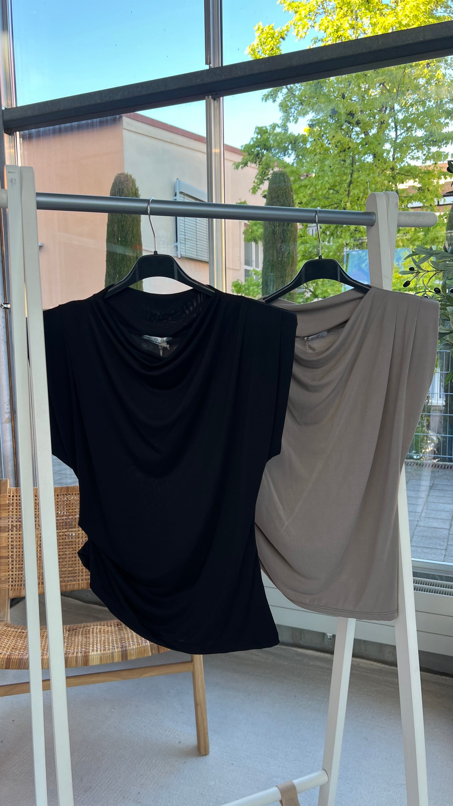Elegantes Top mit Schulterpolstern