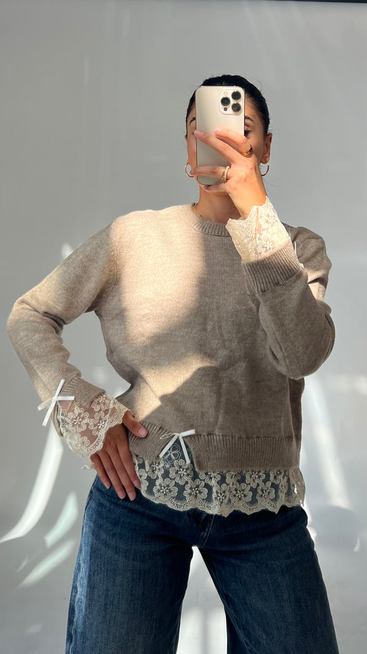 Strickpullover mit Spitze & Schleifendetail