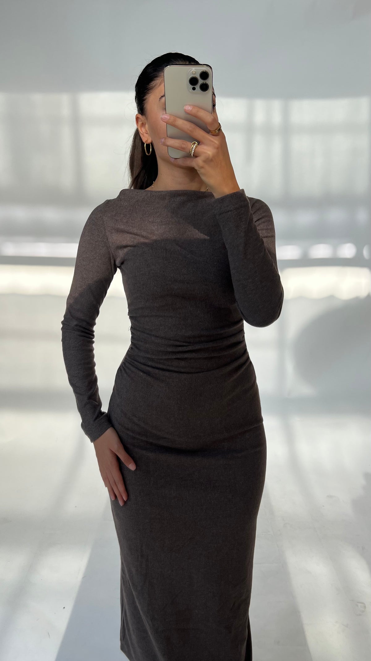 Figurbetontes Midikleid mit Raffung