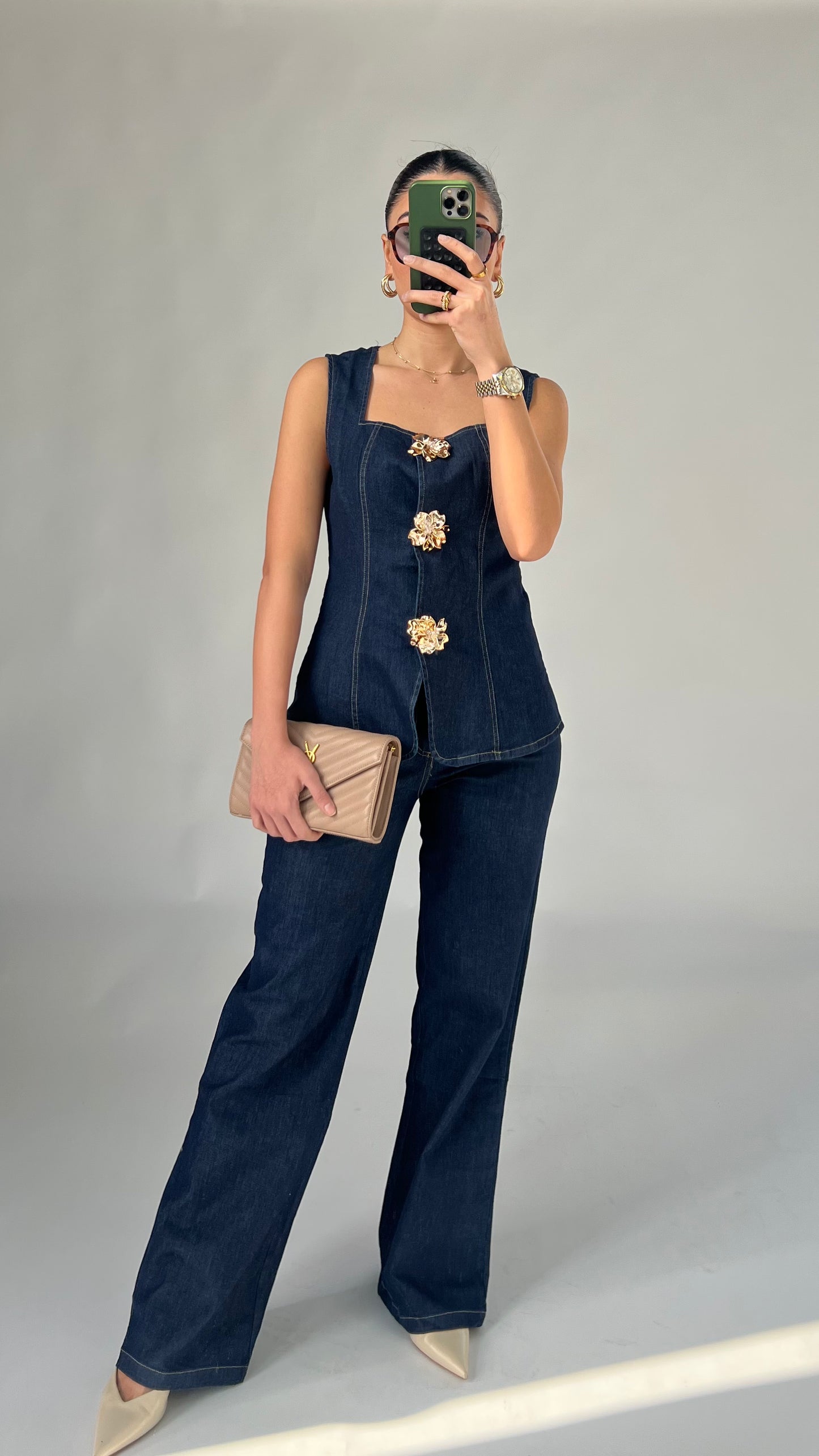 Jeans-Zweiteiler mit goldenen Details