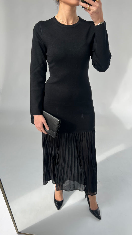 Elegantes Strickkleid mit Plissee-Detail