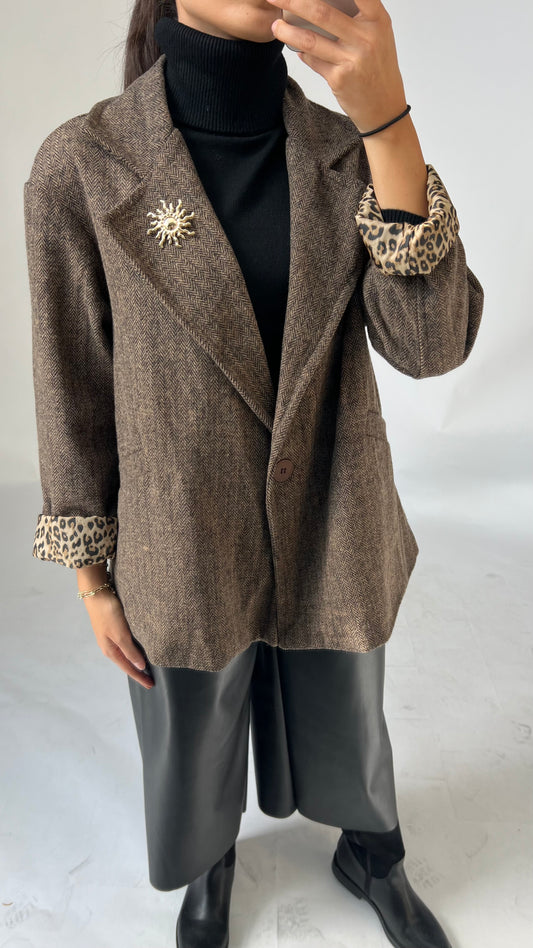 Oversize Blazer mit Leo-Futter & Brosche