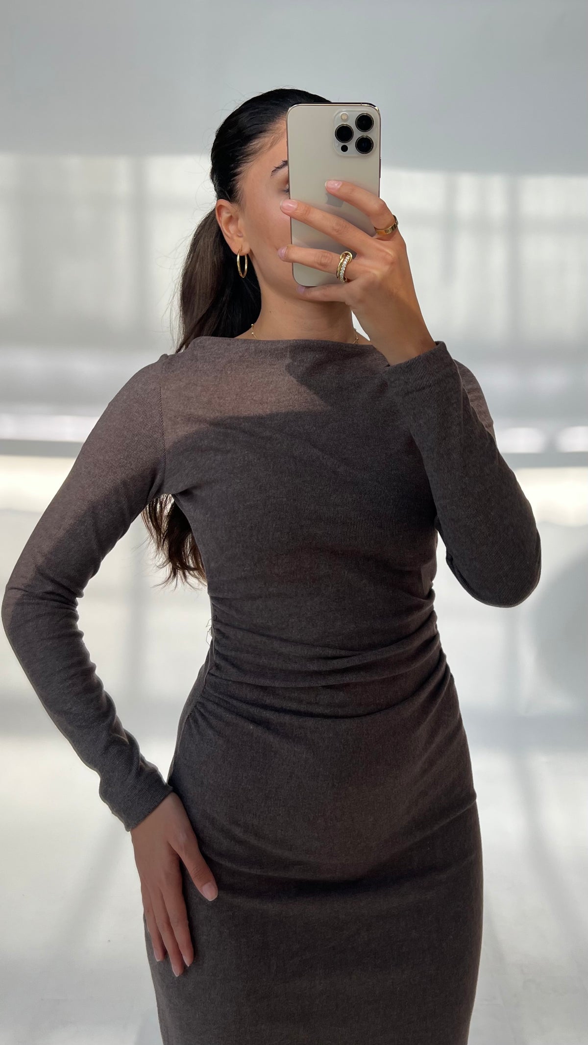 Figurbetontes Midikleid mit Raffung