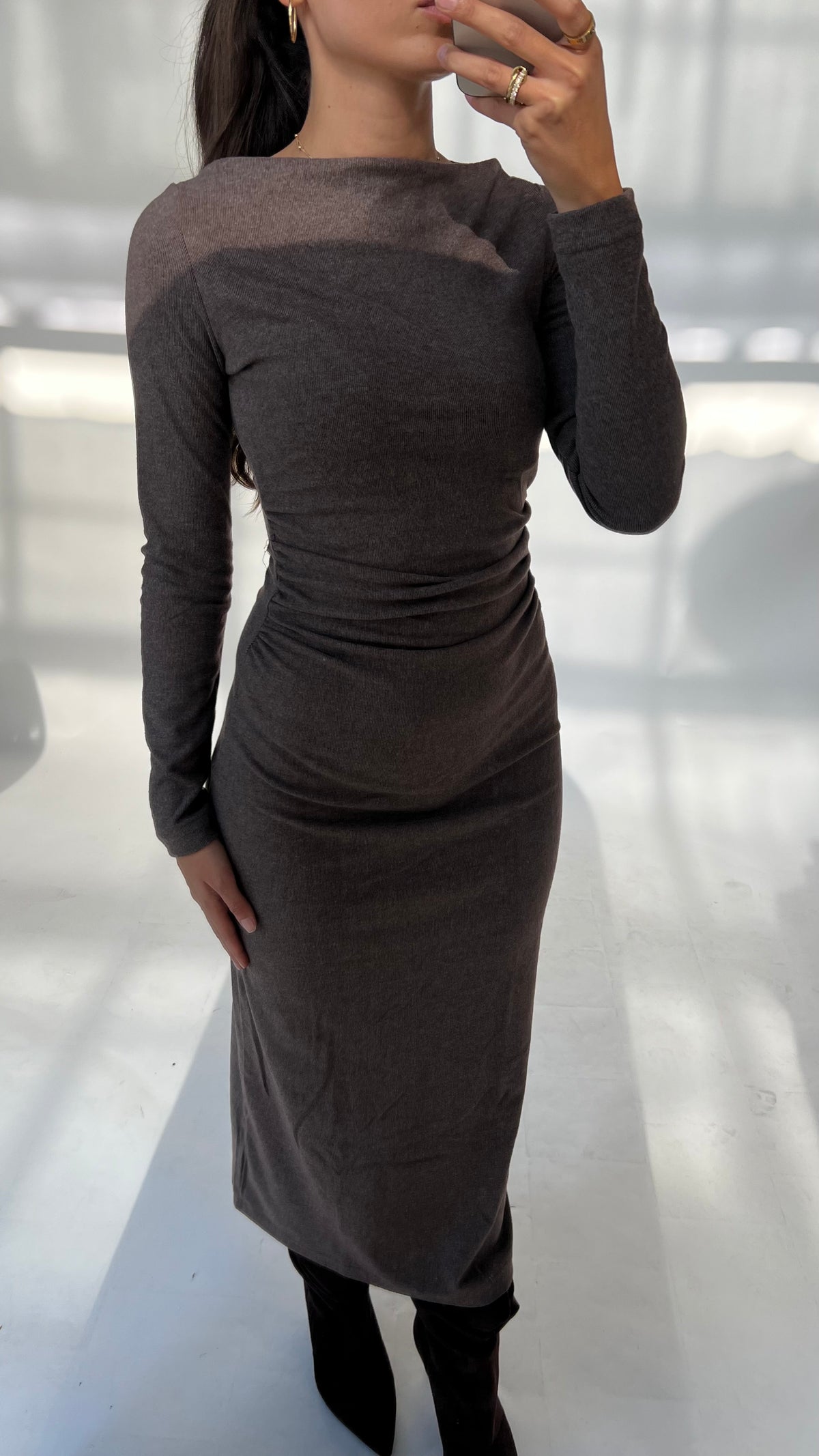 Figurbetontes Midikleid mit Raffung
