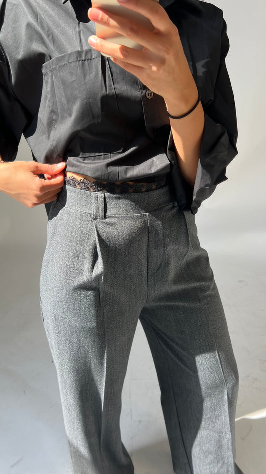 Elegante Stoffhose mit Spitzendetail