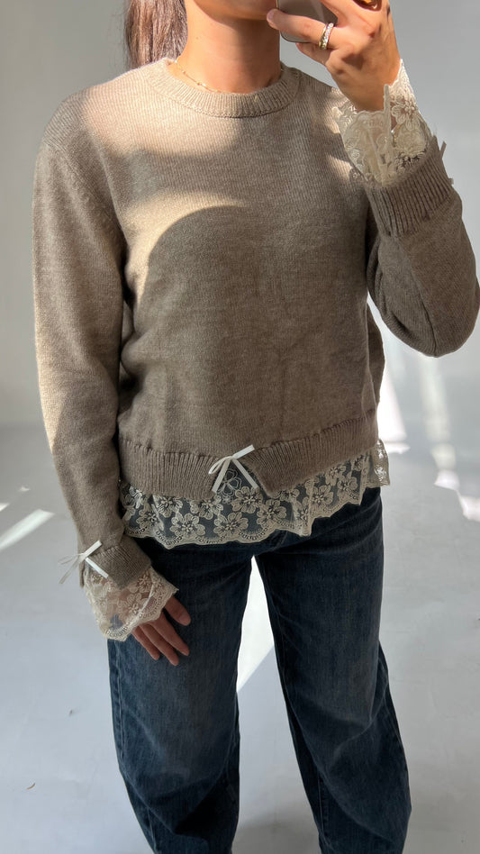 Strickpullover mit Spitze & Schleifendetail
