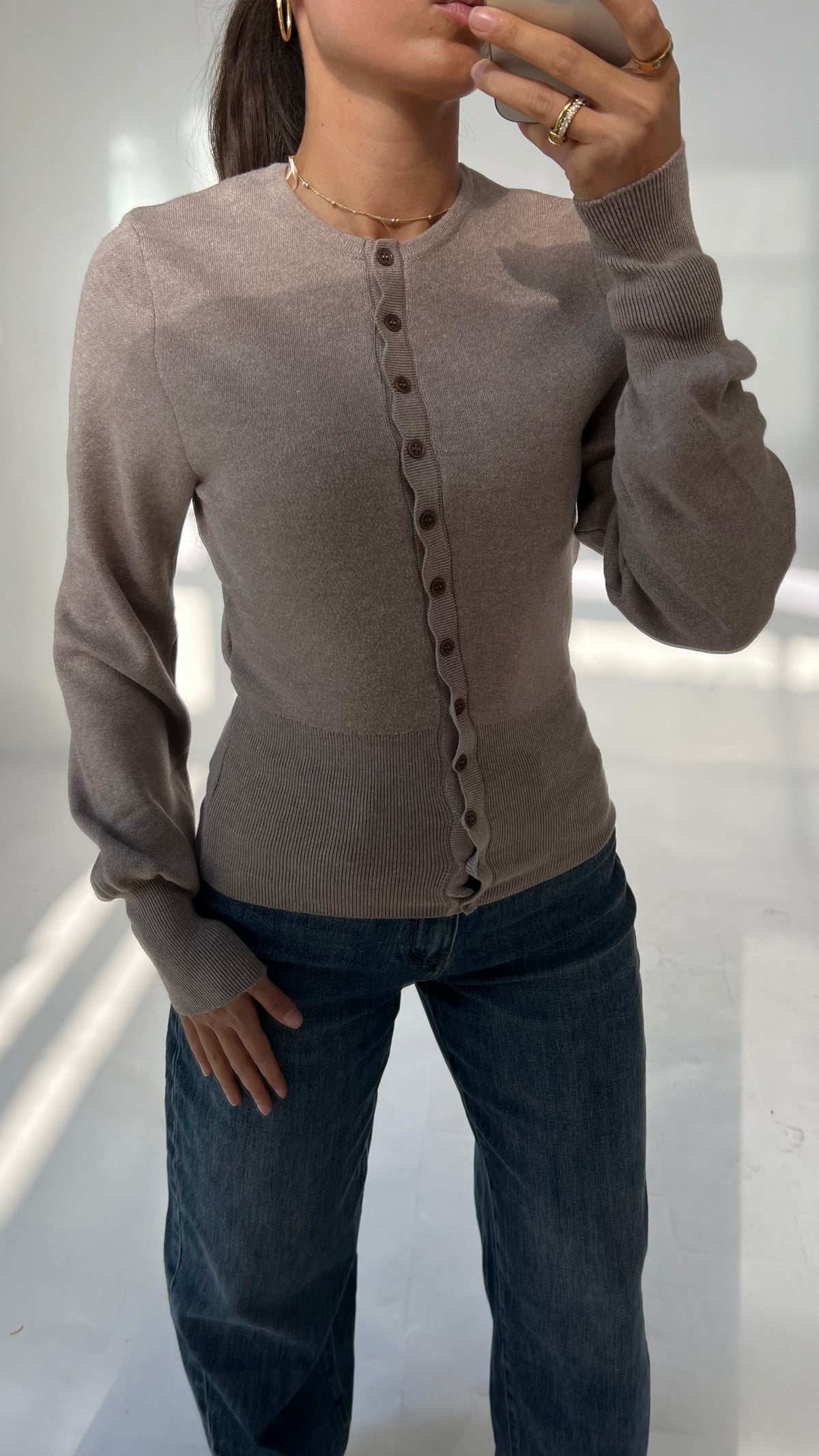 Feinstrick-Cardigan mit tailliertem Saum