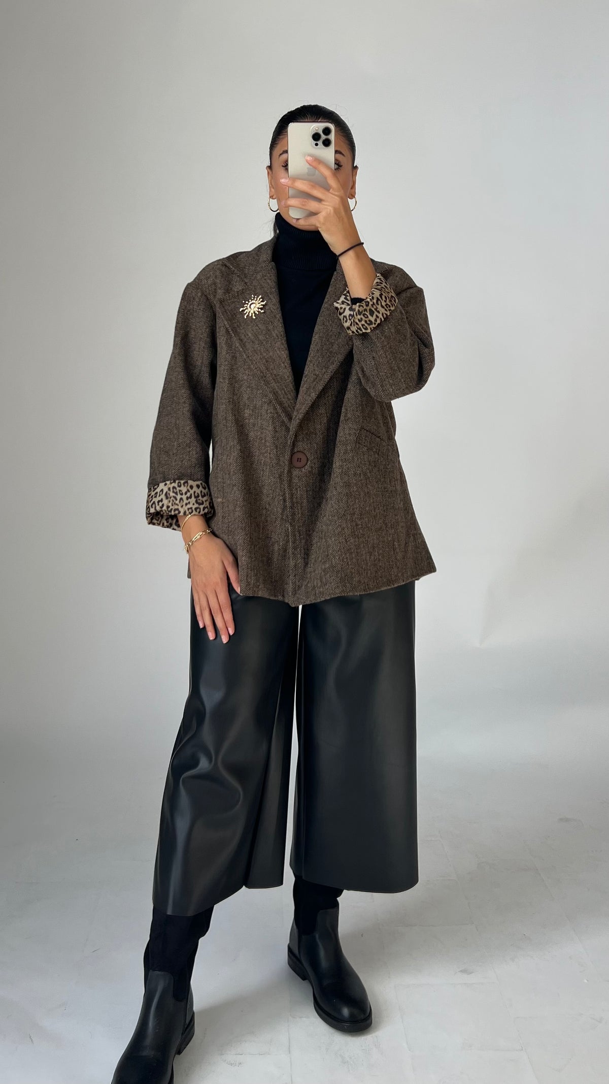 Oversize Blazer mit Leo-Futter & Brosche