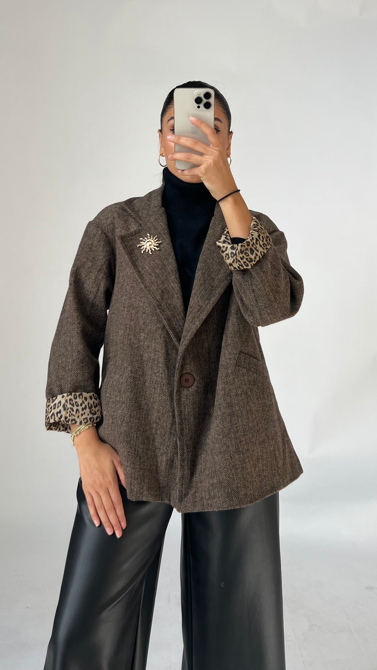 Oversize Blazer mit Leo-Futter & Brosche