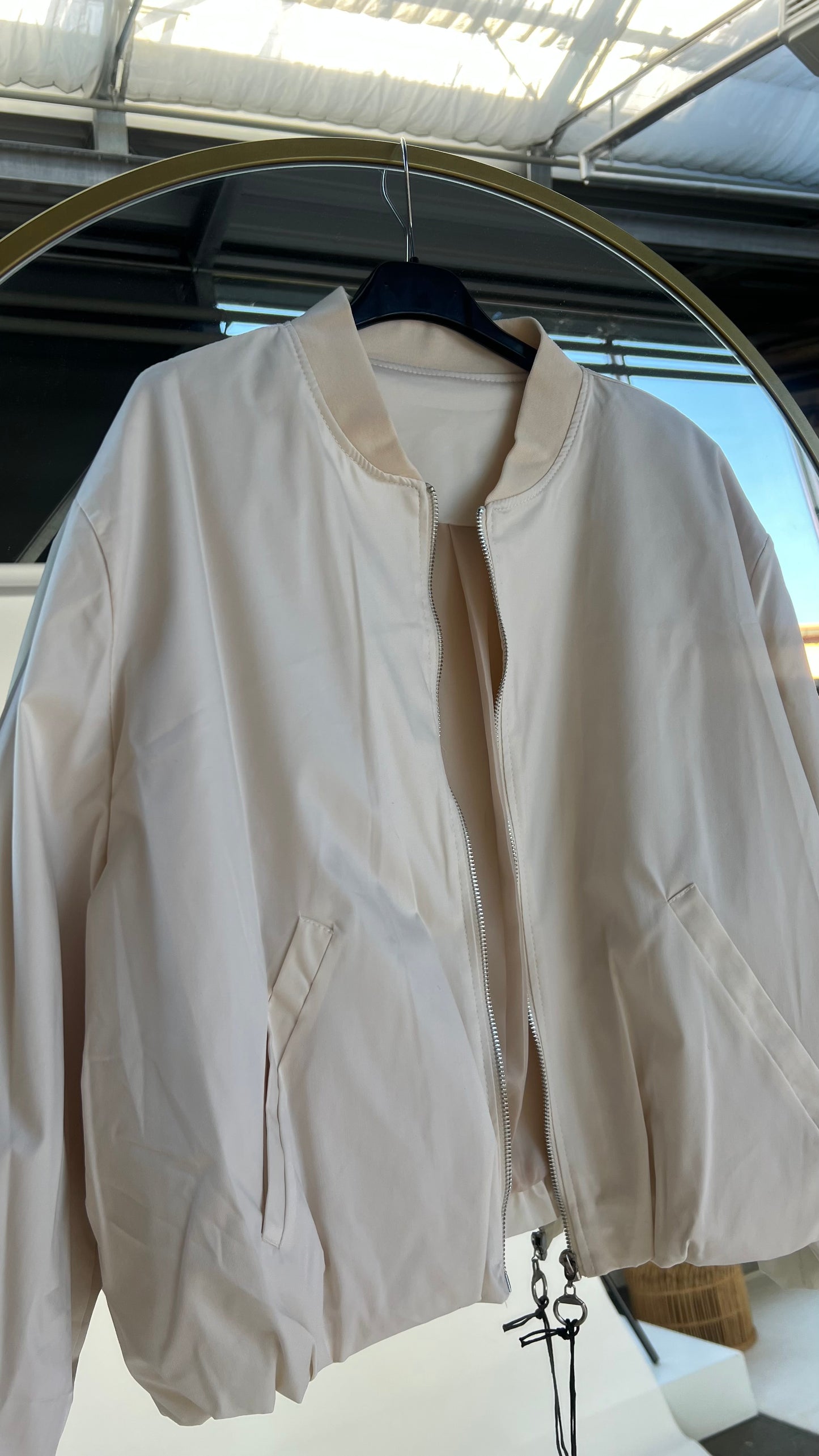 Leichte Jacke mit Reißverschluss