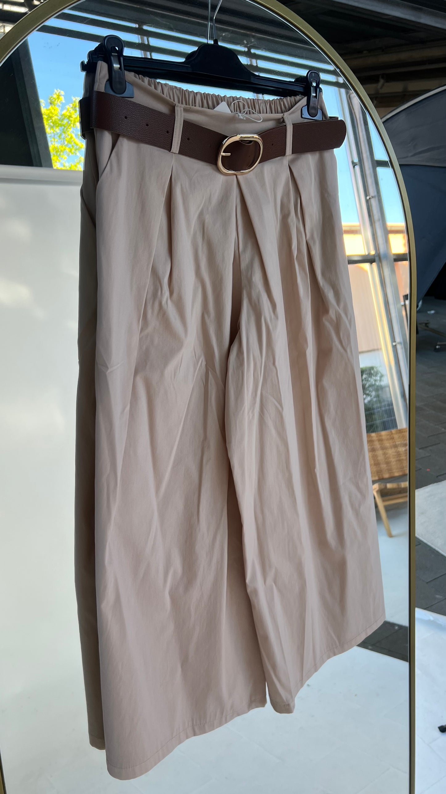 Moderne Culotte mit Gürtel