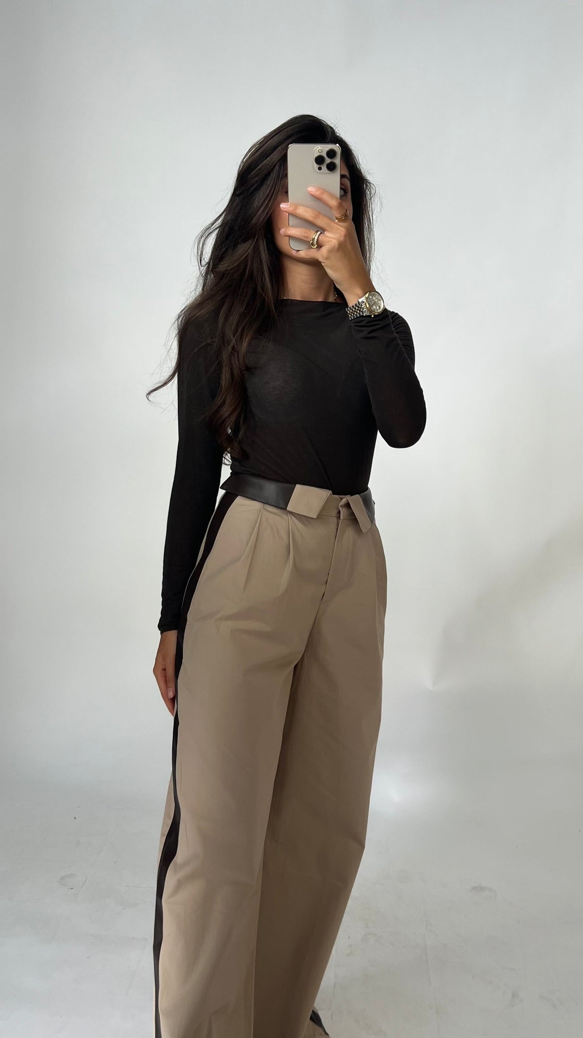 Weite Hose mit Leder-Seitendetails