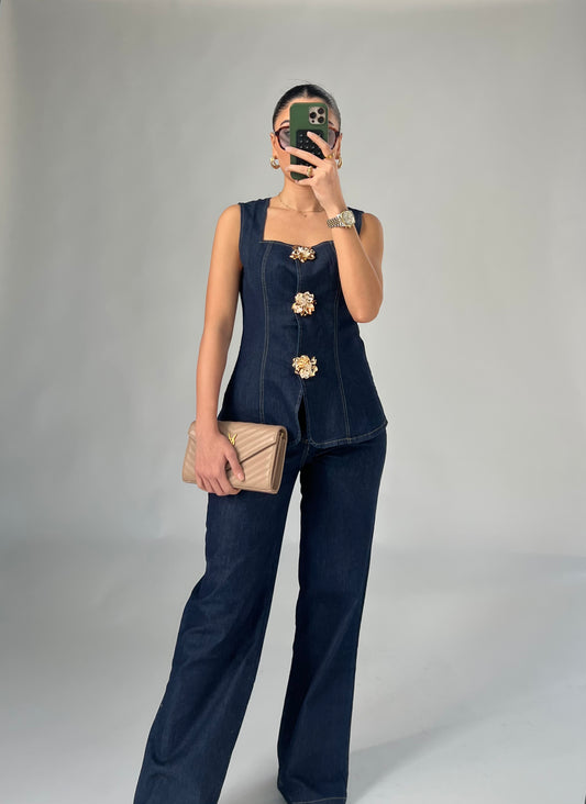 Jeans-Zweiteiler mit goldenen Details