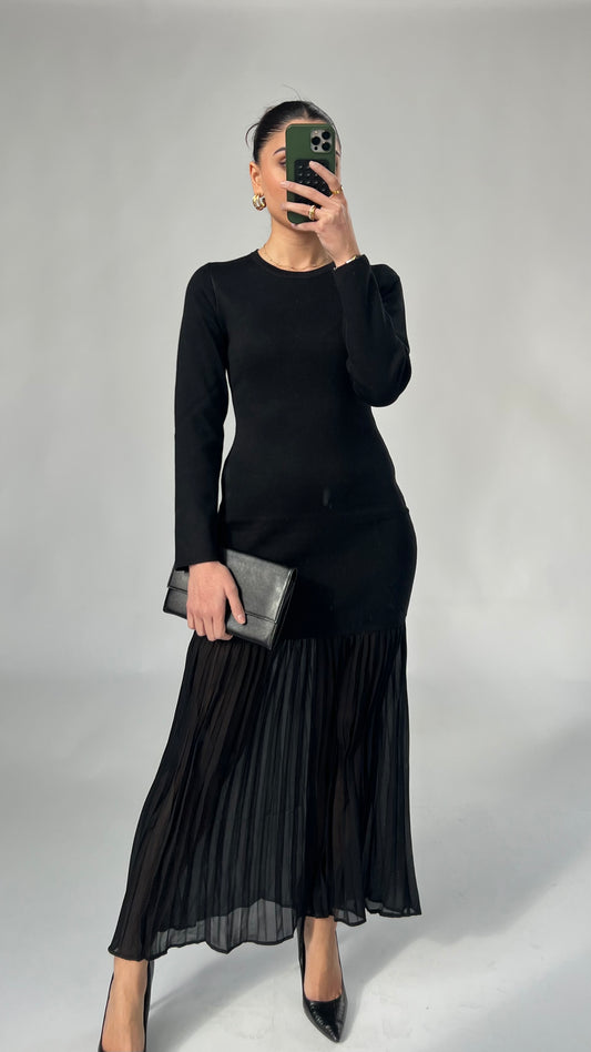 Elegantes Strickkleid mit Plissee-Detail